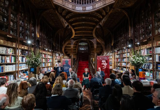 Livraria Lello com casa cheia na primeira tertúlia de Camilo Castelo Branco
