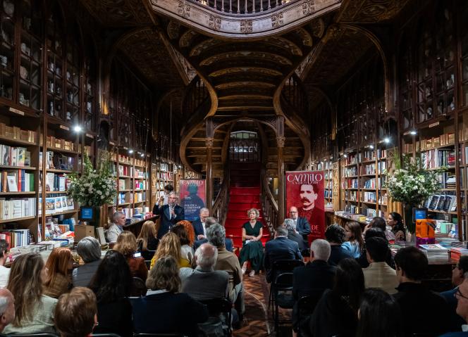 Livraria Lello com casa cheia na primeira tertúlia de Camilo Castelo Branco