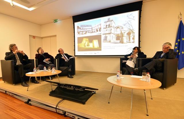 Mesa redonda moderada pelo Embaixador Lobo de Mesquita