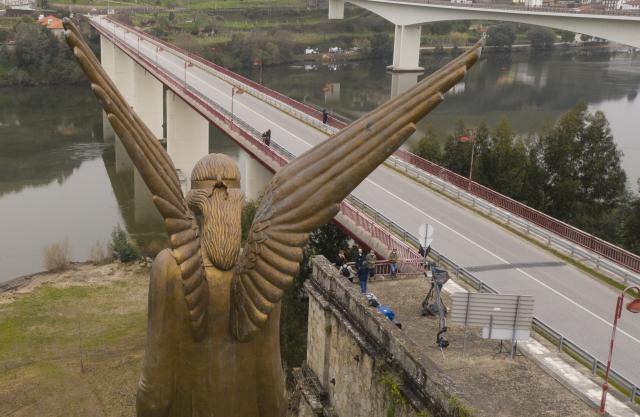 Memorial às vitimas da tragédia da ponte Hintze Ribeiro
