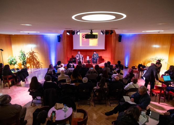 Sala cheia para a apresentação de "Corografia sentimental: um dicionário toponímico e geográfico da obra de Camilo”